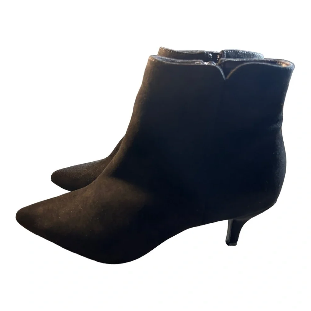 Journee Collection faux suede black booties
